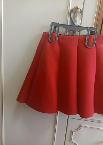Kırmızı Pilili Mini Etek