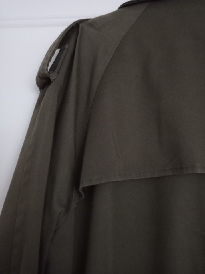 Kemerli, Uzun, Geniş Kesim Haki Kadın Trençkot - Görsel 4