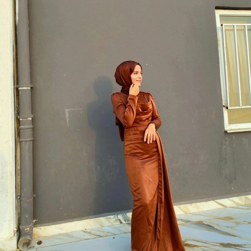 Uzun Kol, Yüksek Yakalı Kahverengi dar Elbise - Görsel 2