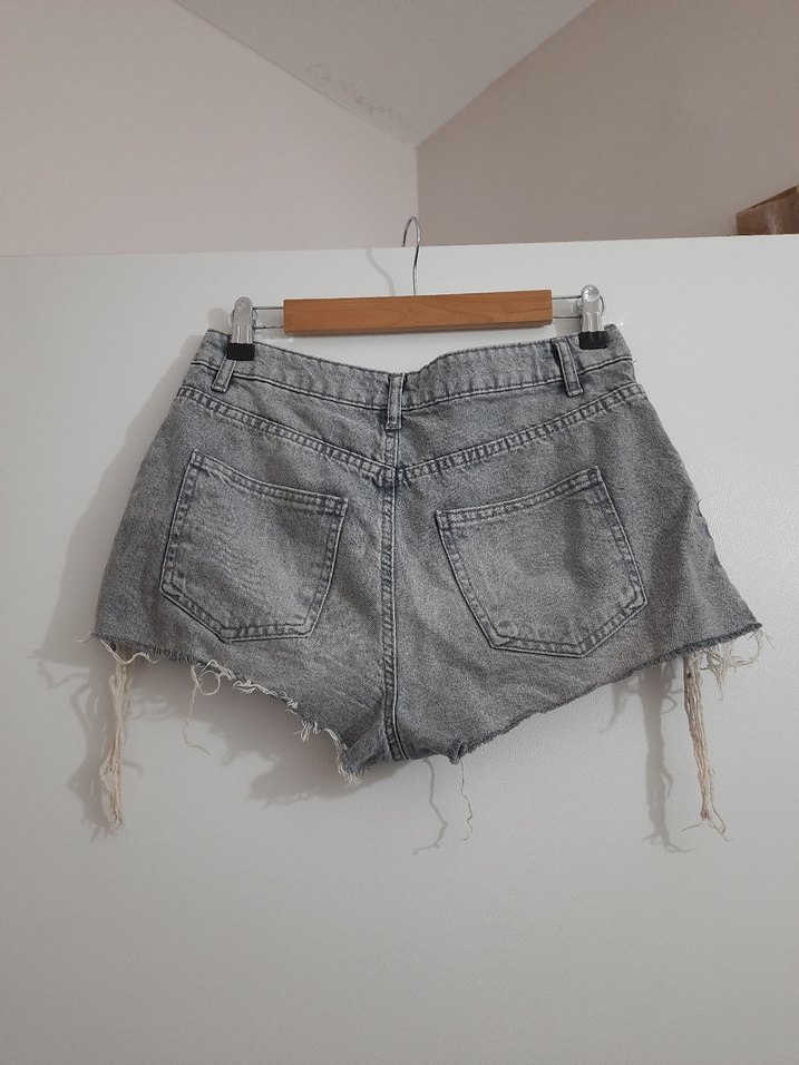 Gri Yırtık Salaş Mini Kot Şort - Görsel 2