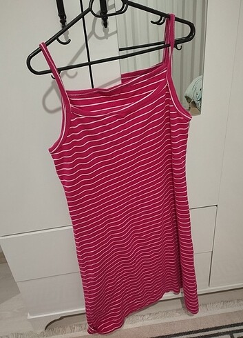 Pembe çizgili yazlık elbise