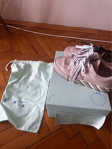 off white sneaker