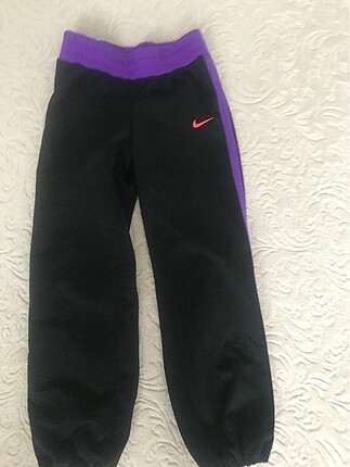 Nike Kız çocuk eşofman altı?