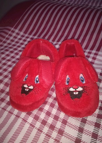 Kız Çocukları İçin Kırmızı Nakışlı Sıcak Terlik - Görsel 2