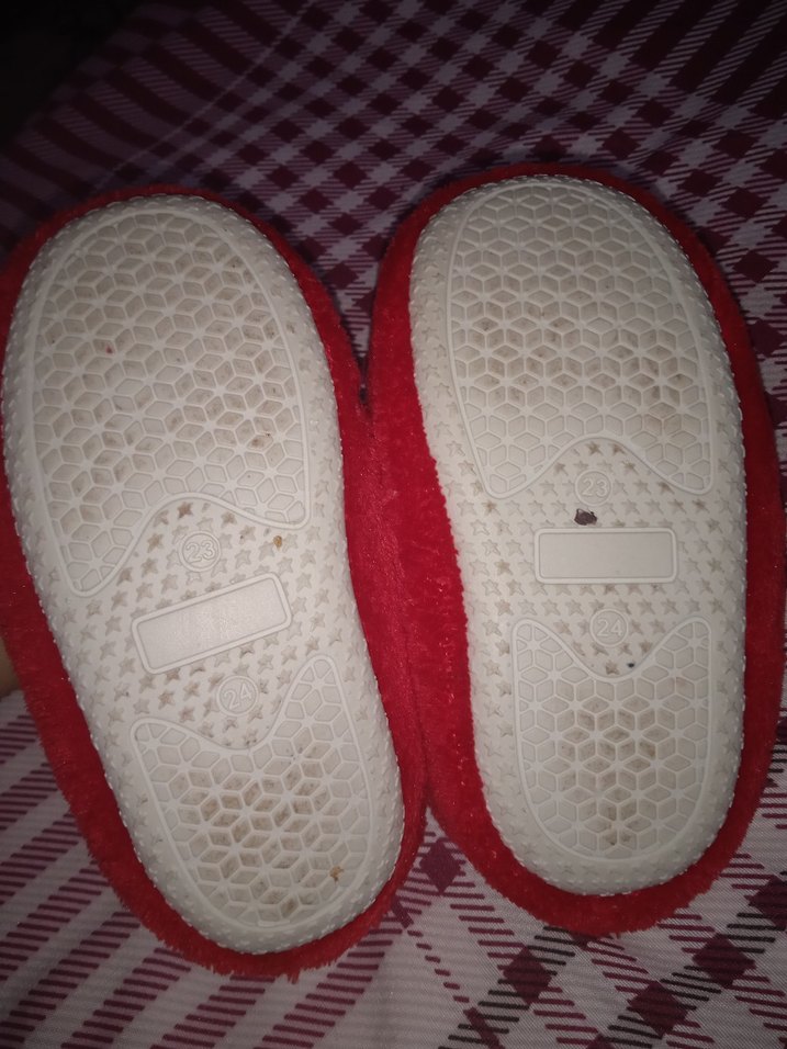 Kız Çocukları İçin Kırmızı Nakışlı Sıcak Terlik - Görsel 3