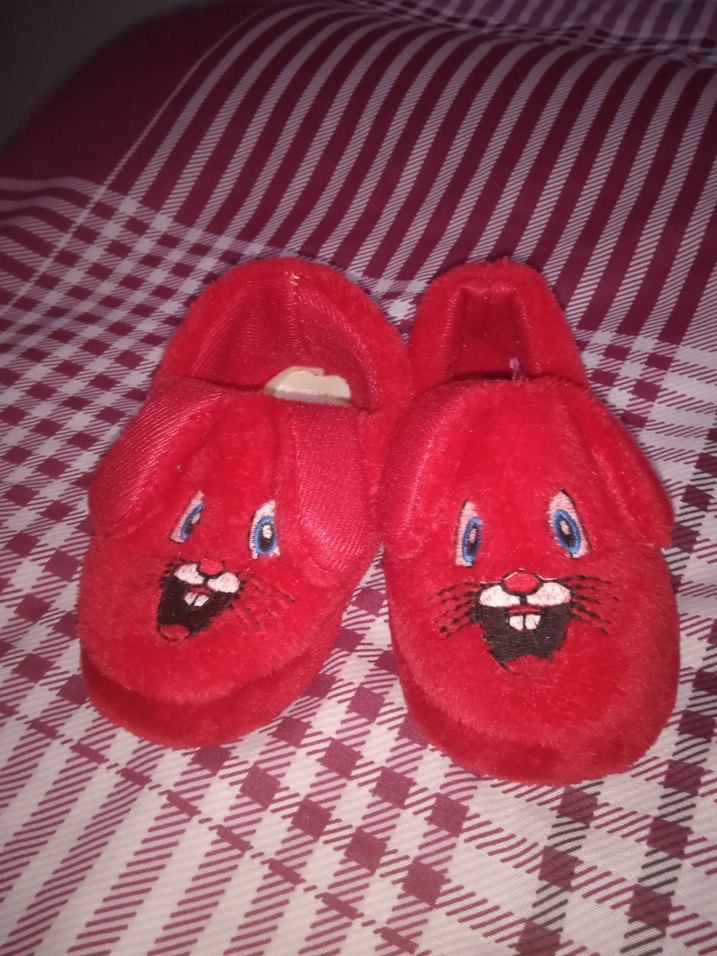 Kız Çocukları İçin Kırmızı Nakışlı Sıcak Terlik - Görsel 2