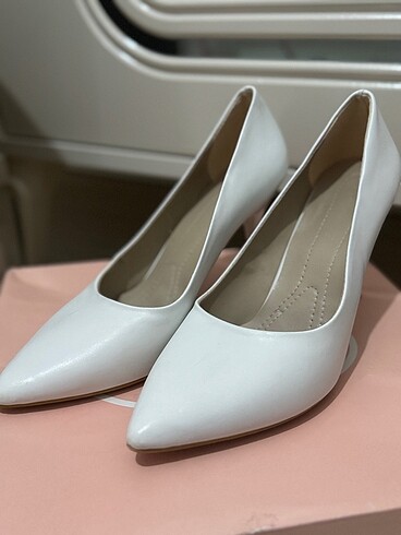 Beyaz topuklu ayakkabı - Görsel 3
