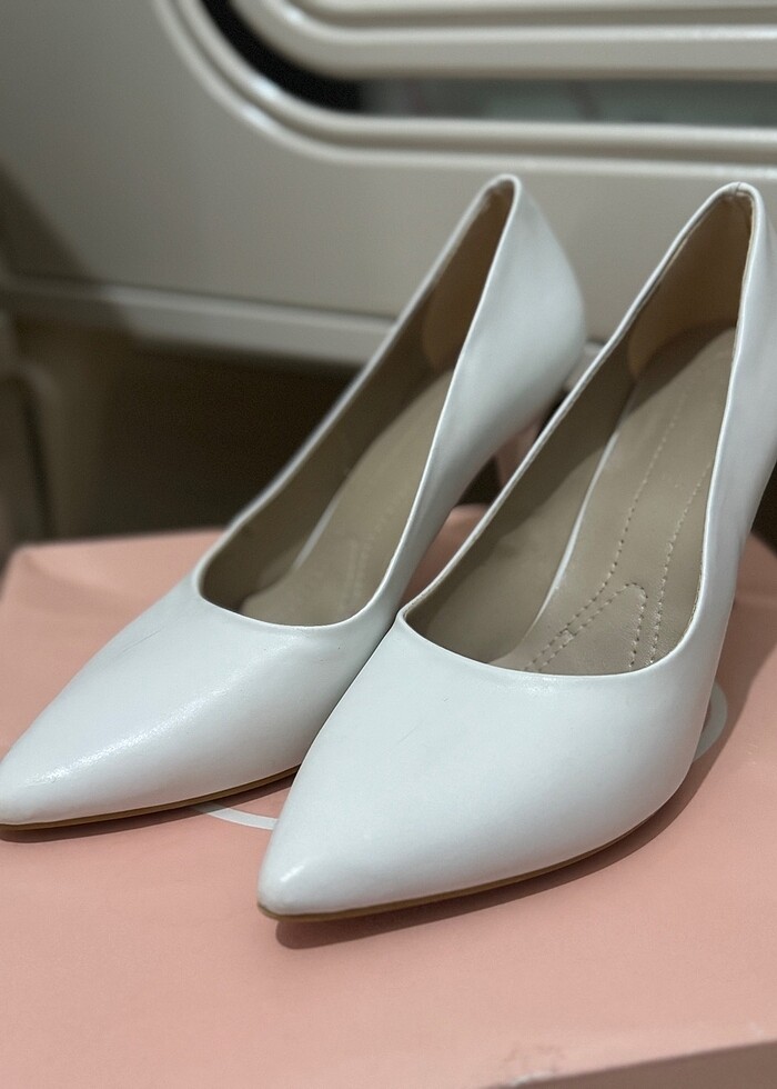 Beyaz topuklu ayakkabı - Görsel 3