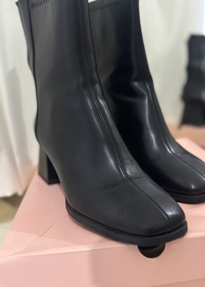 Küt burunlu kalın topuk bot - Görsel 3