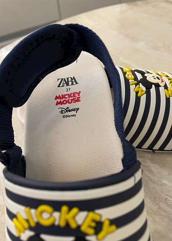 27 Beden beyaz Renk Zara Mickey Mouse Erkek Çocuk Sandalet