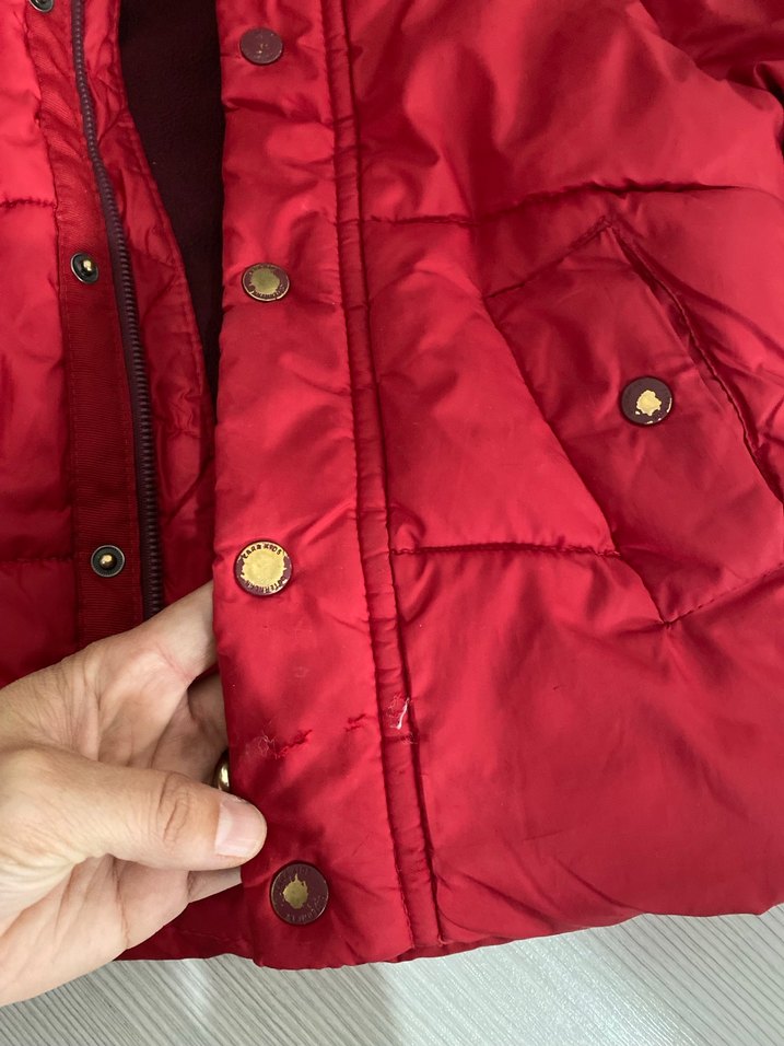 Kırmızı Düğmeli Erkek Çocuk Mont - Görsel 3