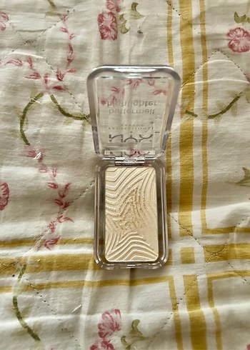 NYX buttermelt highlighter 05 bright&butta - Görsel 3