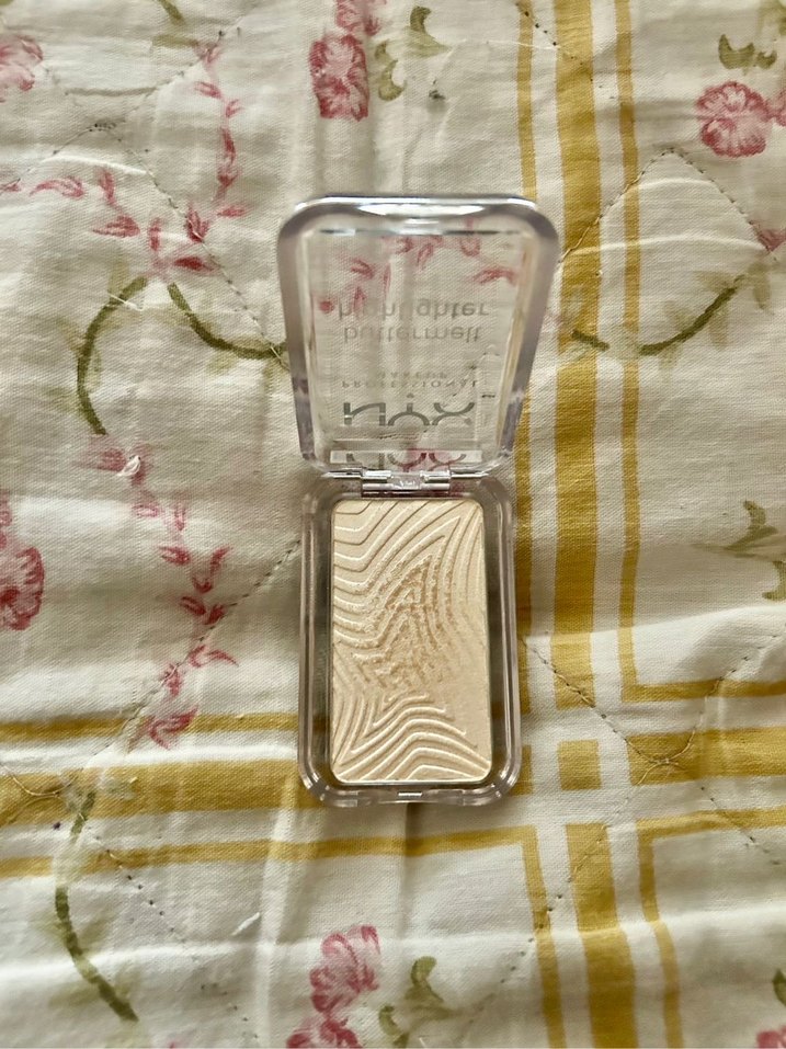 NYX buttermelt highlighter 05 bright&butta - Görsel 3