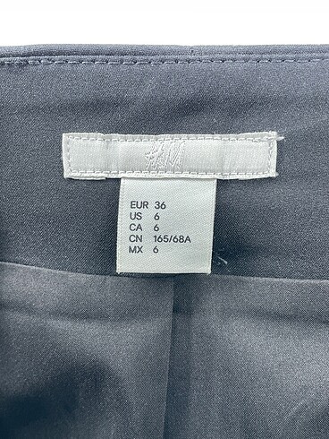36 Beden siyah Renk H&M Mini Etek %70 İndirimli.