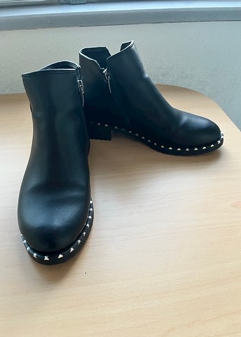 Siyah Deri Tokalı Kadın Topuklu Bot - Görsel 5