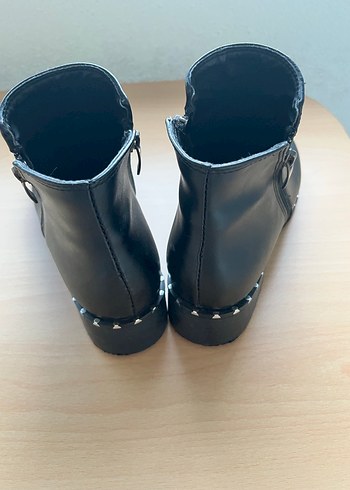 Siyah Deri Tokalı Kadın Topuklu Bot - Görsel 4