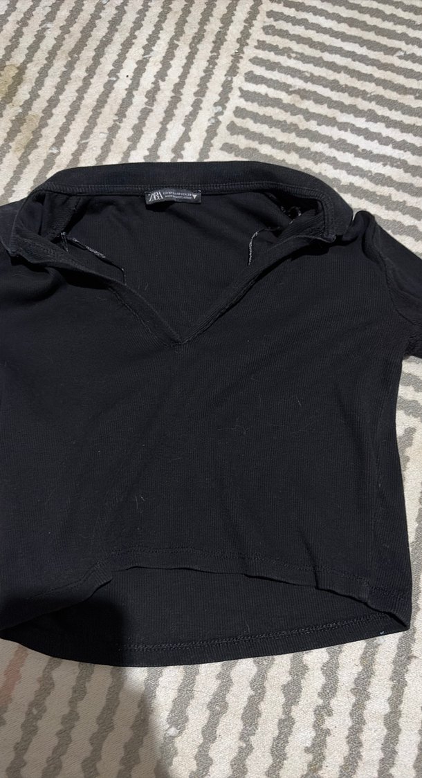 Siyah V Yaka Kısa Kollu Crop Top - Görsel 2