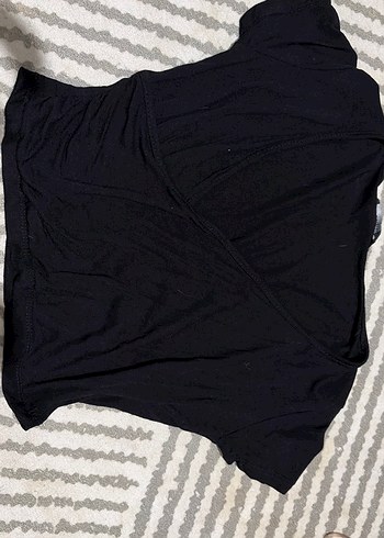 Siyah V Yaka Kısa Kollu Crop Top - Görsel 2
