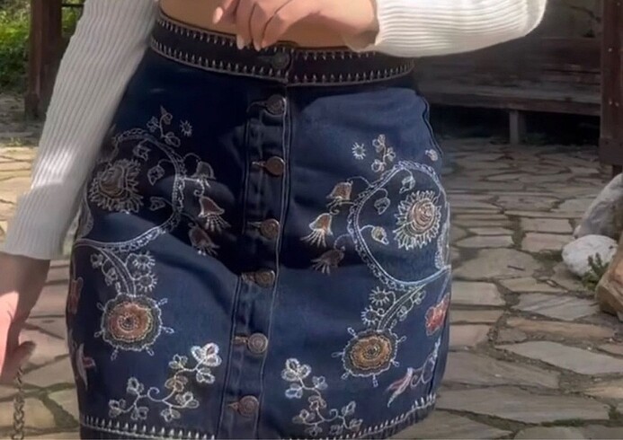 Nakışlı kot etek