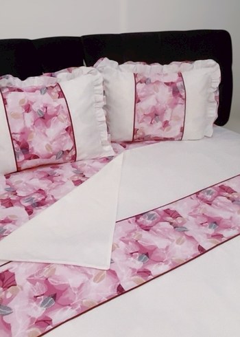 Pembe Nakışlı Yatak Örtüsü - Görsel 2