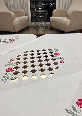 Nakışlı Beyaz Masa Örtüsü Seti - Görsel 6