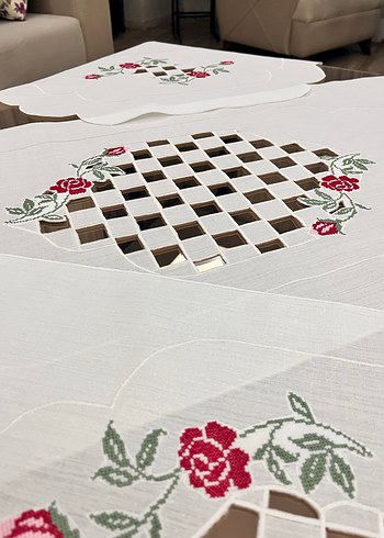 Nakışlı Beyaz Masa Örtüsü Seti - Görsel 2