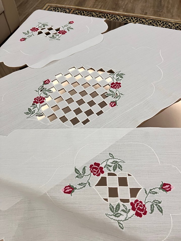 Nakışlı Beyaz Masa Örtüsü Seti - Görsel 4