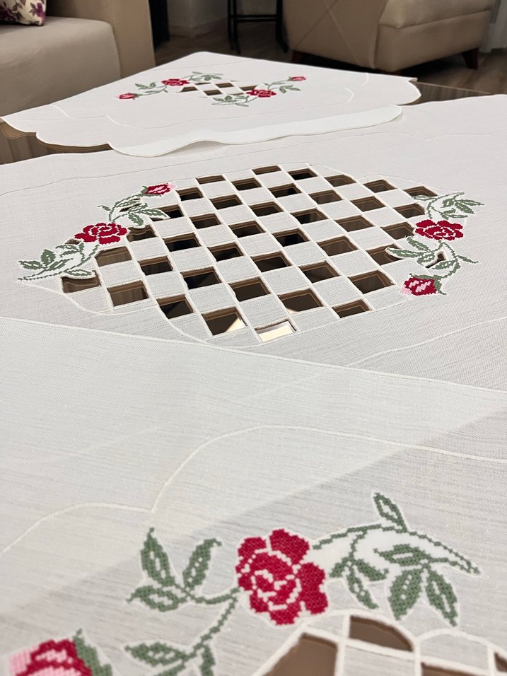 Nakışlı Beyaz Masa Örtüsü Seti - Görsel 2