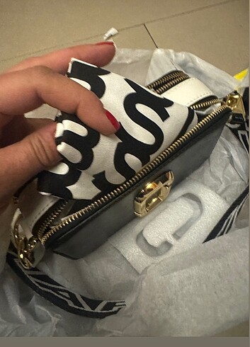 Beden Marc jacobs snapshot