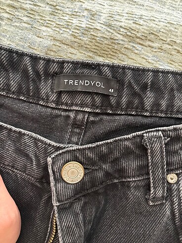 Trendyol & Milla yırtık kot pantolon
