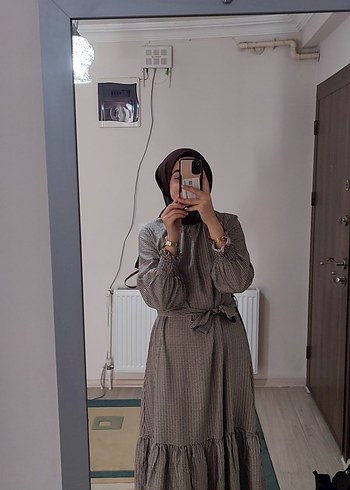 Yüksek Yakalı Ekose Desenli Uzun Elbise