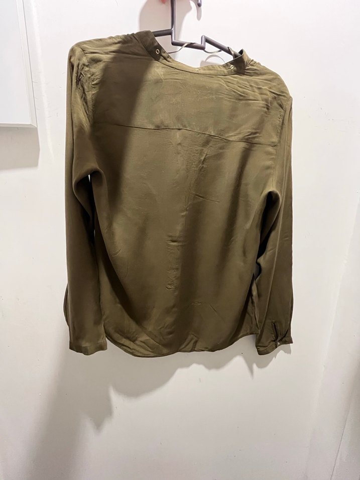 Düğmeli V Yaka Kadın Haki Gömlek - Görsel 3