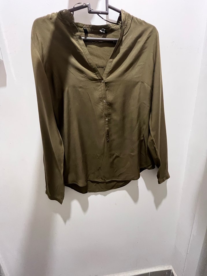 Düğmeli V Yaka Kadın Haki Gömlek - Görsel 4