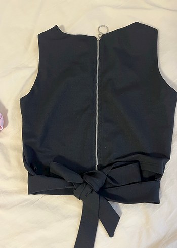 Siyah arkası fermuarlı tişört ve kare yaka bluz - Görsel 6