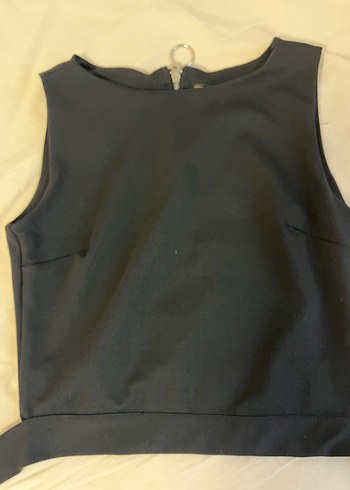 Siyah arkası fermuarlı tişört ve kare yaka bluz - Görsel 5