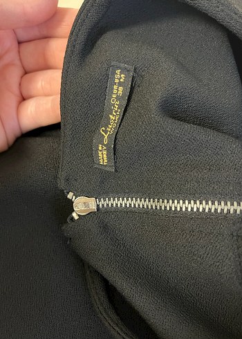 Siyah arkası fermuarlı tişört ve kare yaka bluz - Görsel 8