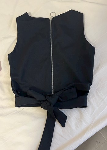 Siyah arkası fermuarlı tişört ve kare yaka bluz - Görsel 7