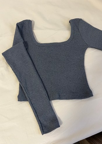 Siyah arkası fermuarlı tişört ve kare yaka bluz - Görsel 3