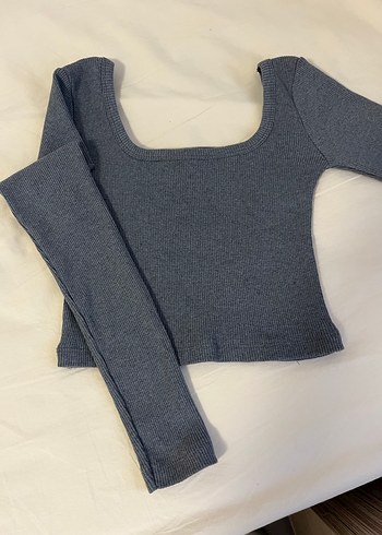 Siyah arkası fermuarlı tişört ve kare yaka bluz - Görsel 4