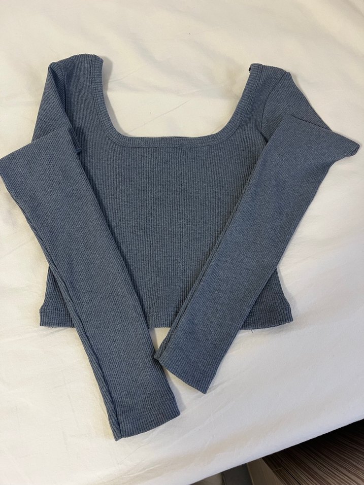 Siyah arkası fermuarlı tişört ve kare yaka bluz - Görsel 2