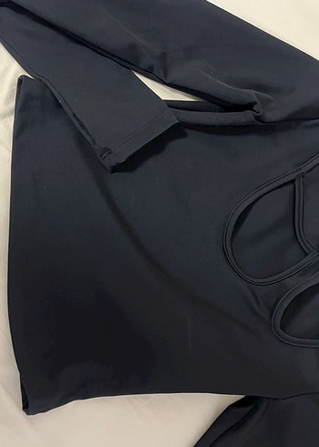 Siyah dekolteli bluz - Görsel 2