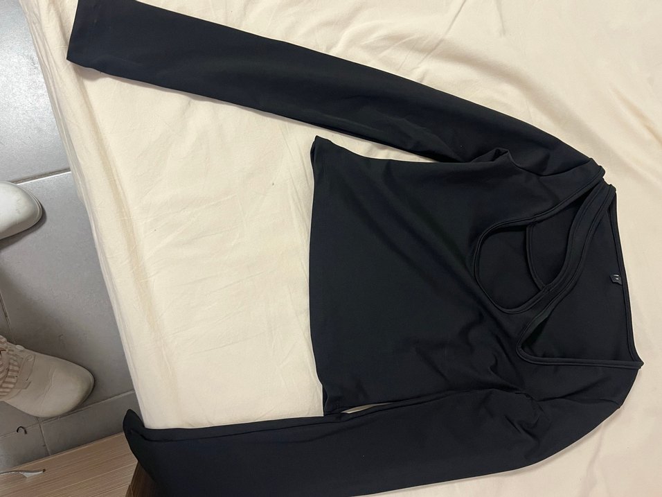 Siyah dekolteli bluz - Görsel 5