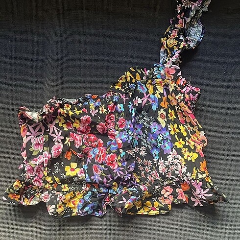 Bershka tek omuzlu crop top