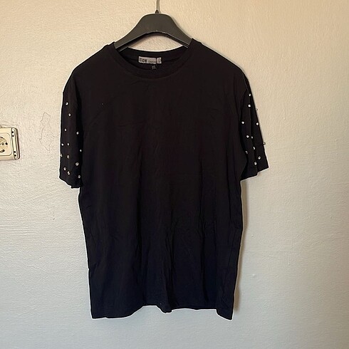 kolları taşlı t-shirt