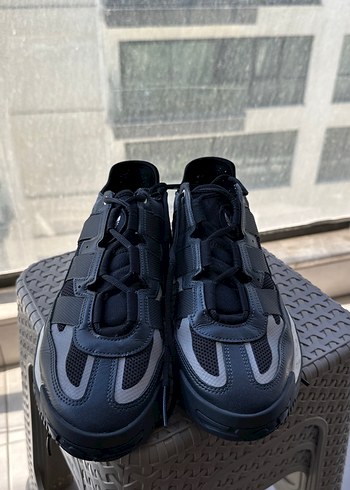 Adidas Erkek Siyah Bağcıklı Spor Ayakkabı