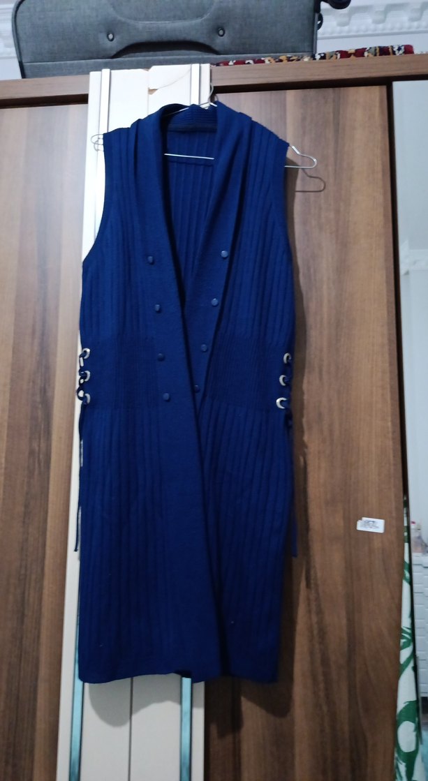 Düğmeli Lacivert Uzun Triko Yelek - Görsel 3