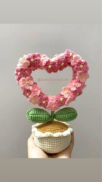 saksı kalp amigurumi çiçek