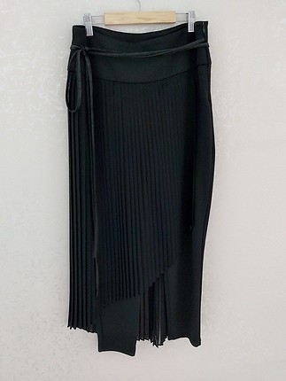 Siyah renk şifon polise detaylı pantolon