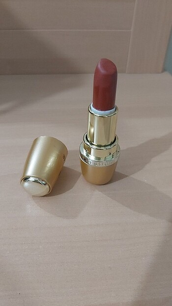 Lancome marka ruj 