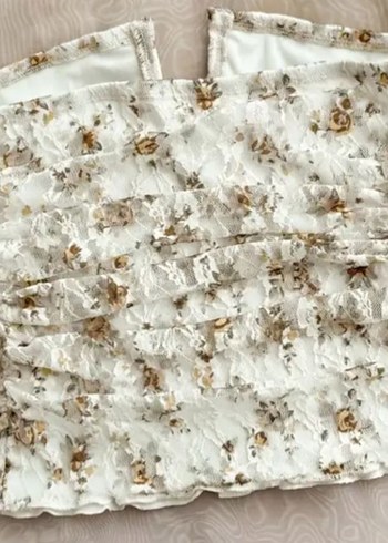 Dantelli Beyaz Çiçekli Straplez Bluz - Görsel 2